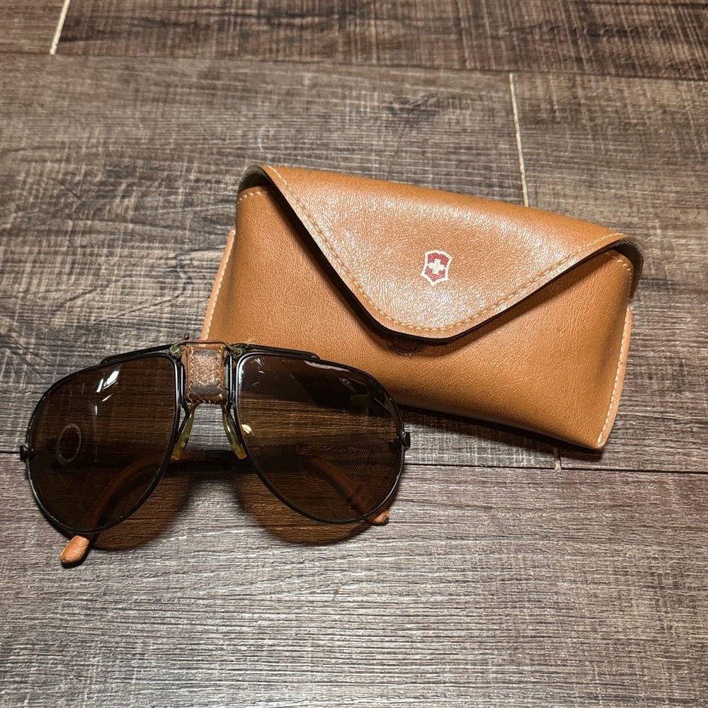 Swiss Army 4000 Sunglasses with Leather Case